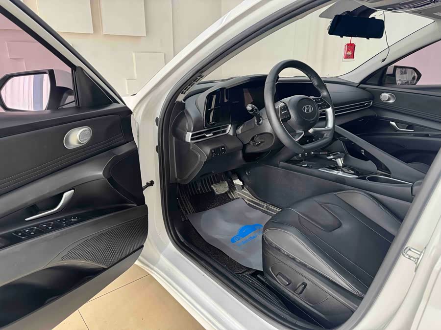 Hyundai Elantra 2021 immagine di auto #8