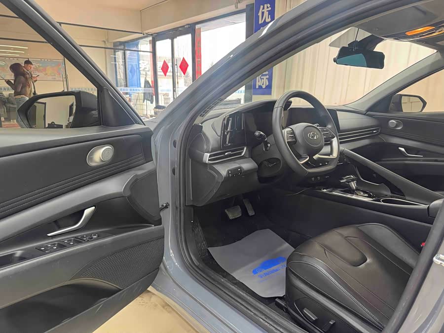 Hyundai Elantra 2022 immagine di auto #8