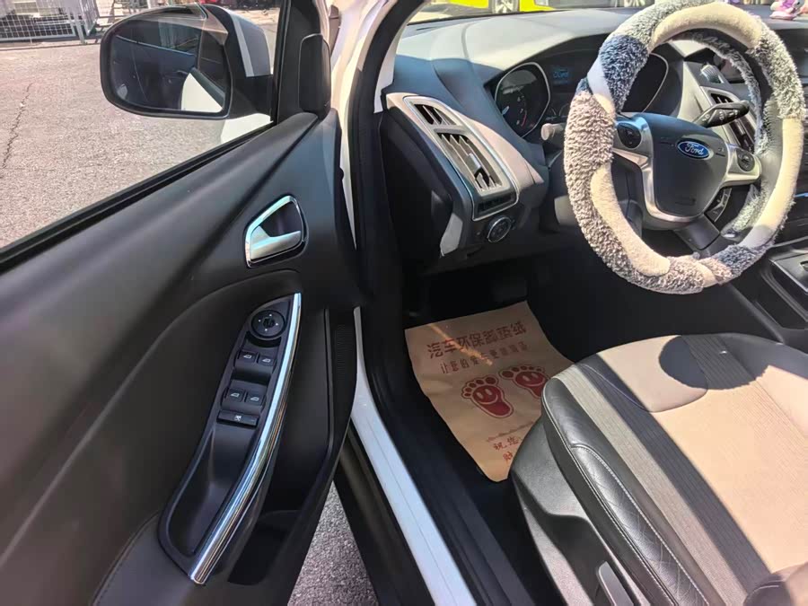 Ford Focus 2013 car image #8