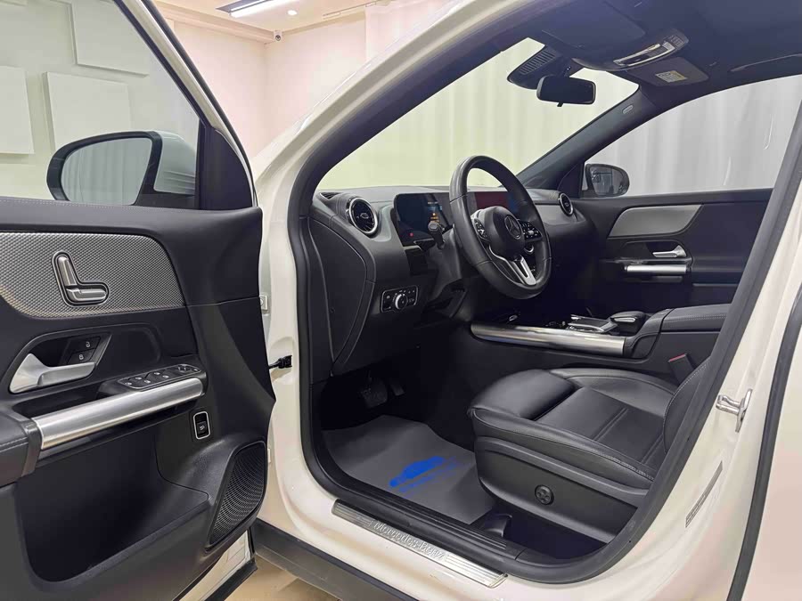 Mercedes-Benz GLA Class 2021 immagine di auto #8