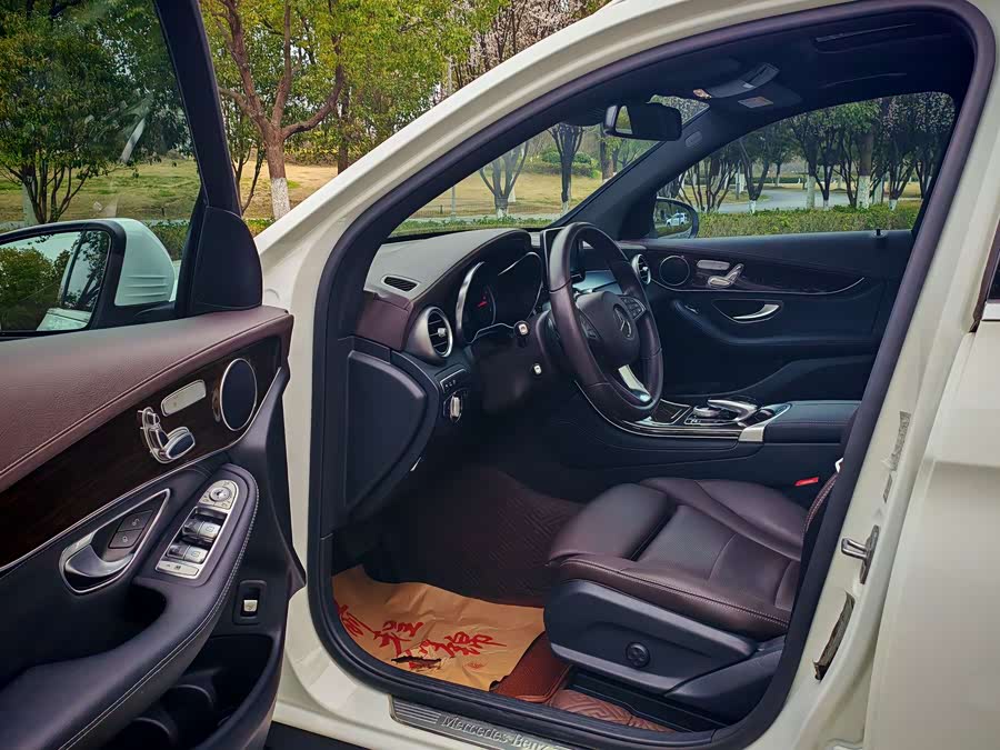 Mercedes-Benz GLC Class 2018 صورة سيارة #8