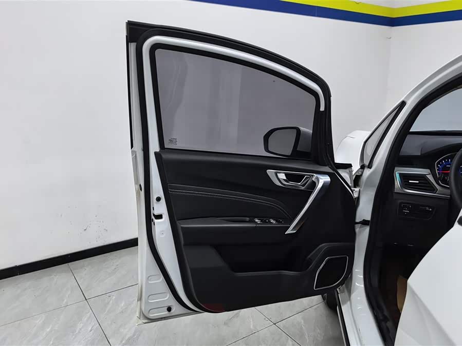 GEELY 2019 car image #8