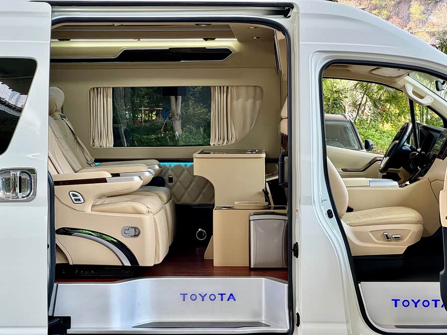 Toyota 2022 car image #8
