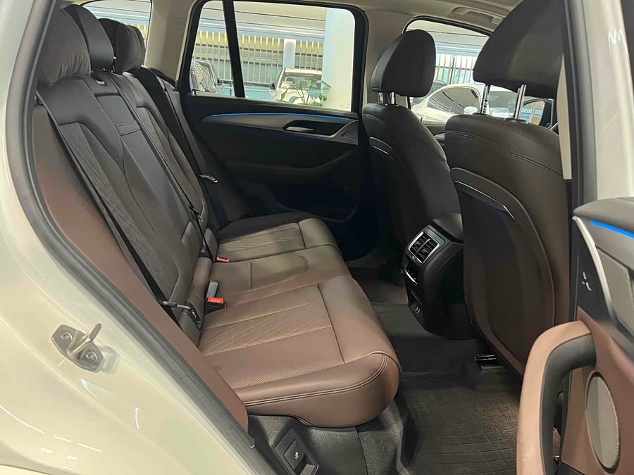 BMW iX3 2021 immagine di auto #8