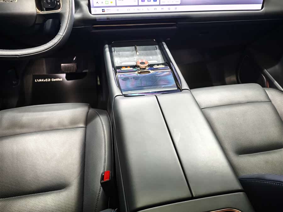 Lynk & Co 900 2025 car image #8