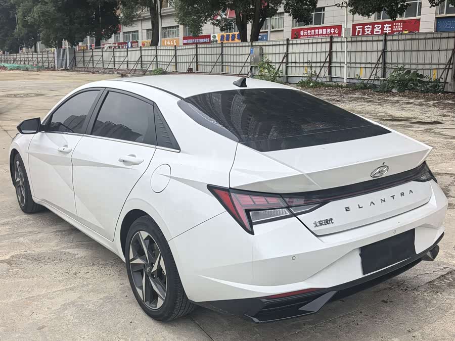 Hyundai Elantra 2023 immagine di auto #8