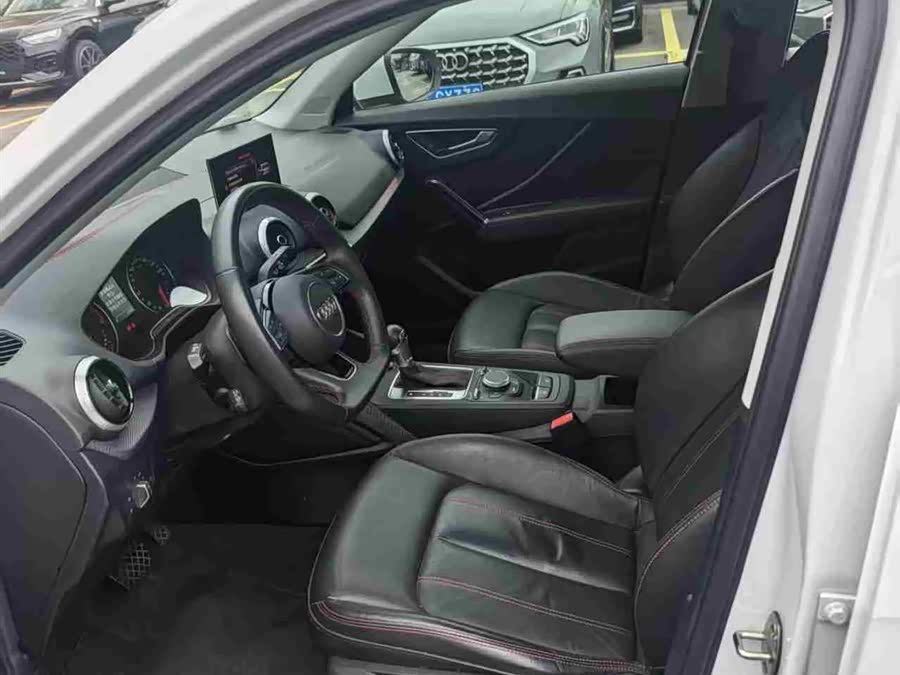 Audi Q2L 2024 صورة سيارة #8