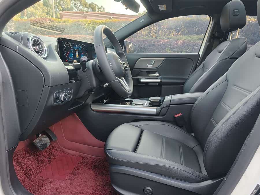 Mercedes-Benz GLA Class 2020 car image #8