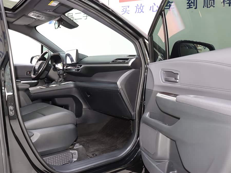 Toyota Granvia 2025 car image #8