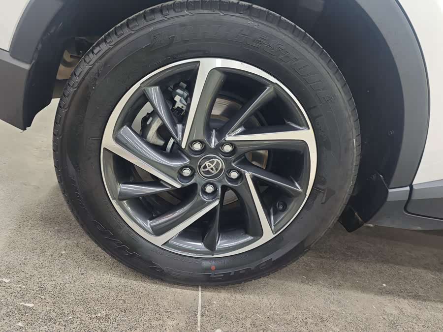 Toyota C-HR 2023 car image #8