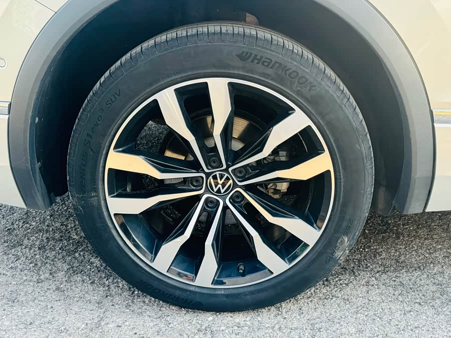 Volkswagen Tiguan L 2021 car image #8