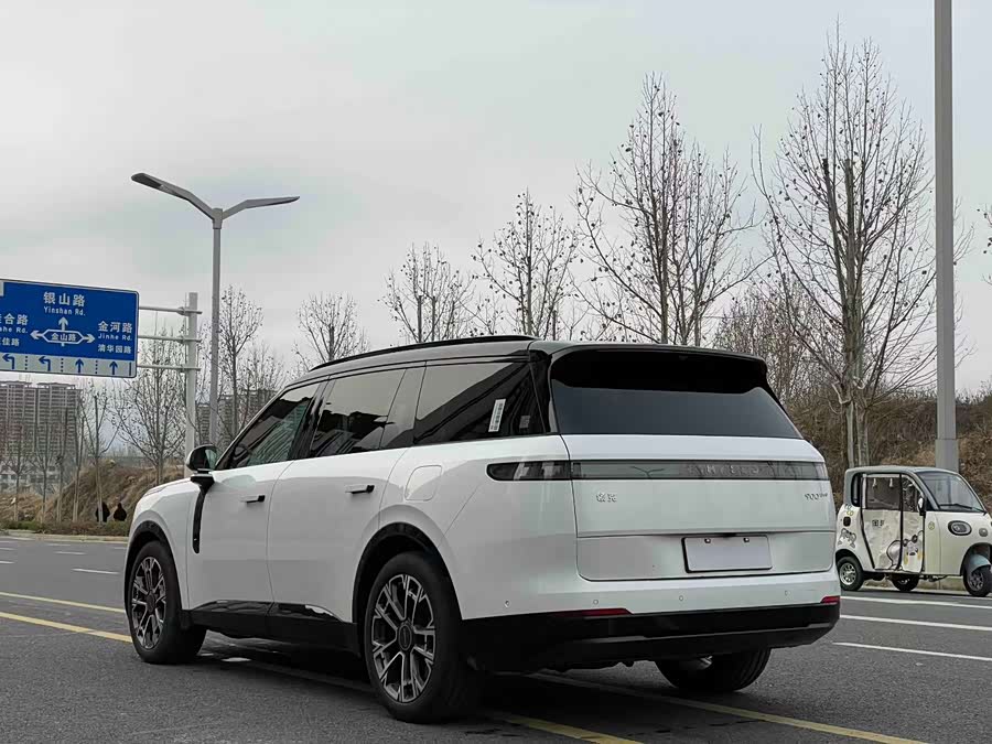 Lynk & Co 900 2025 car image #8