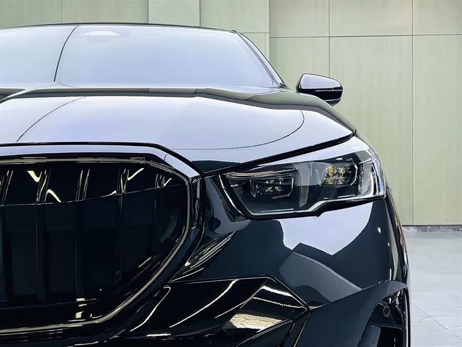 BMW 5 Series 2025 car image #8
