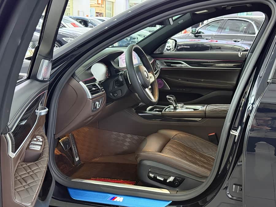 BMW 7 Series 2020 car image #8