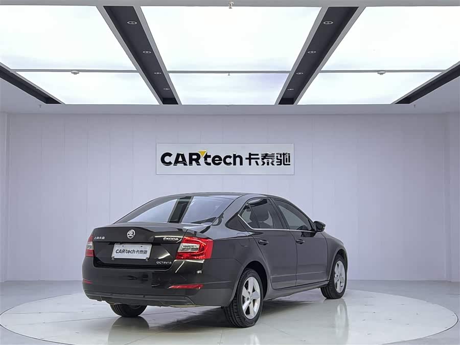 Skoda Octavia 2015 car image #8