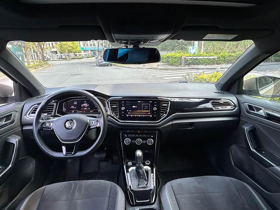 Volkswagen T-Roc 2019 car image #8