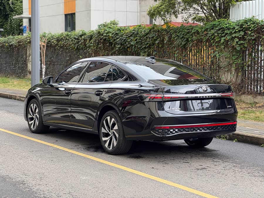 Volkswagen Passat 2025 car image #8