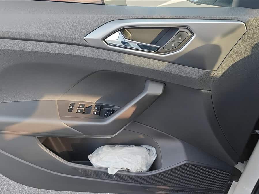 Volkswagen T-Cross 2021 car image #8