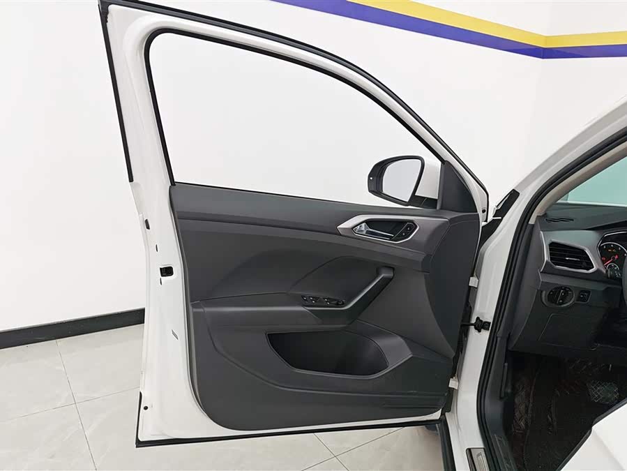 Volkswagen T-Cross 2019 car image #8