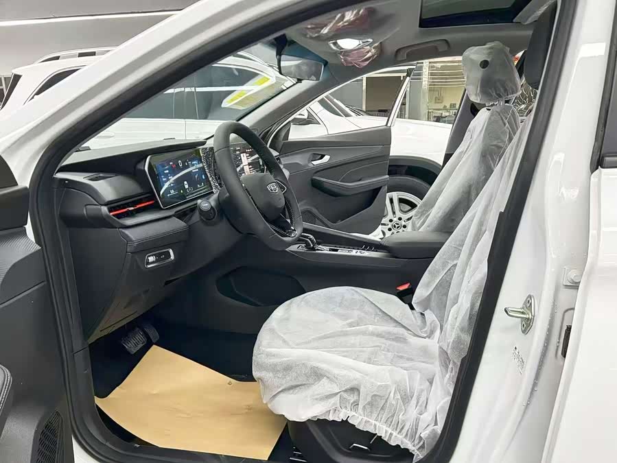 GEELY Binray 2026 car image #8