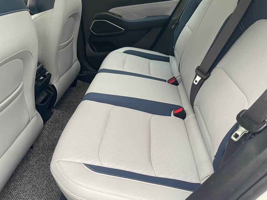 GEELY Emgrand 2021 car image #8