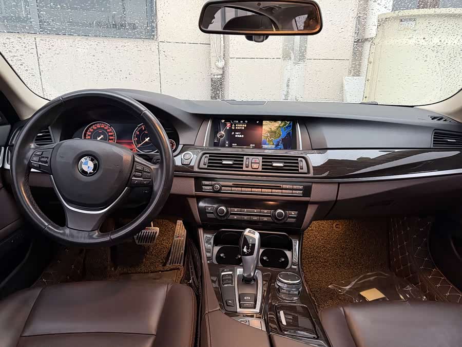 BMW 5 Series 2017 immagine di auto #8