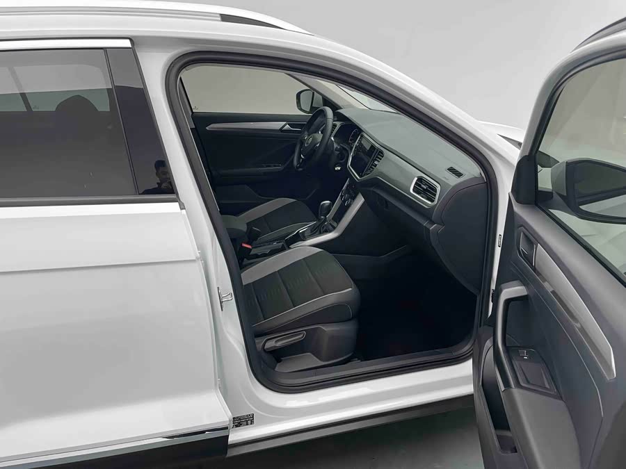 Volkswagen T-Roc 2021 car image #8