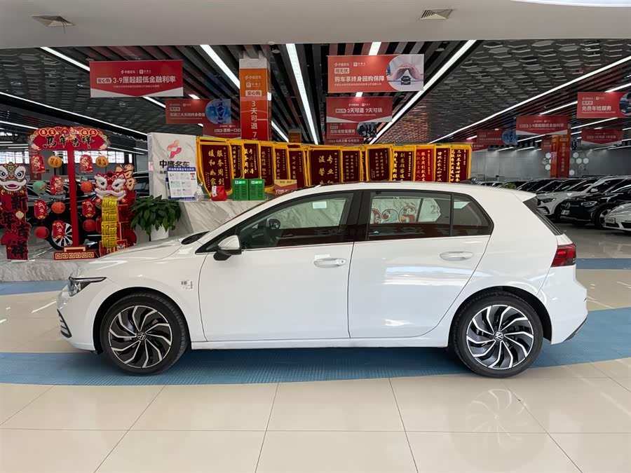 Volkswagen Golf 2023 car image #8