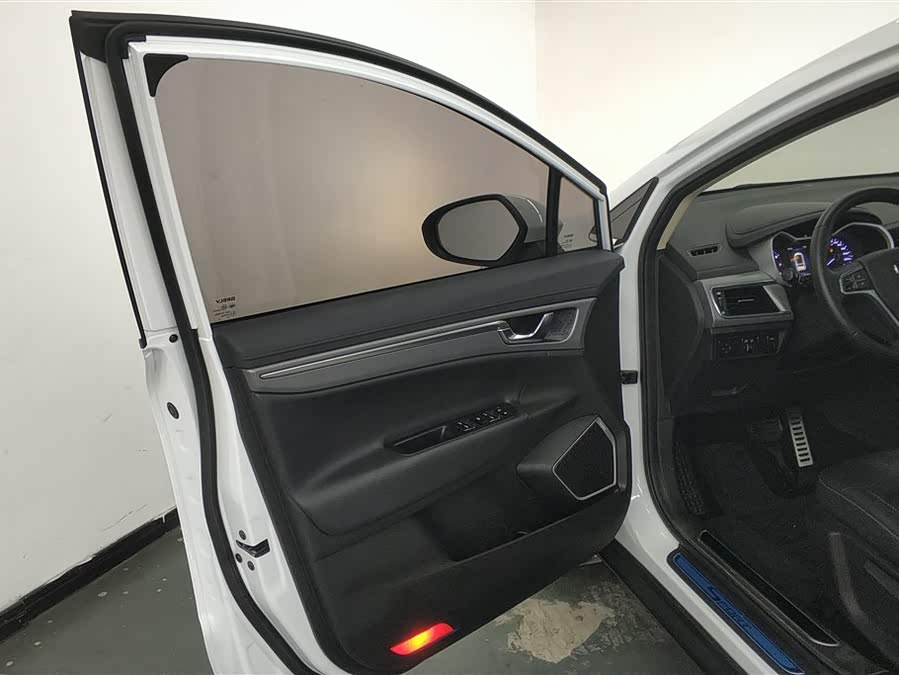 GEELY Emgrand GS 2019 car image #8