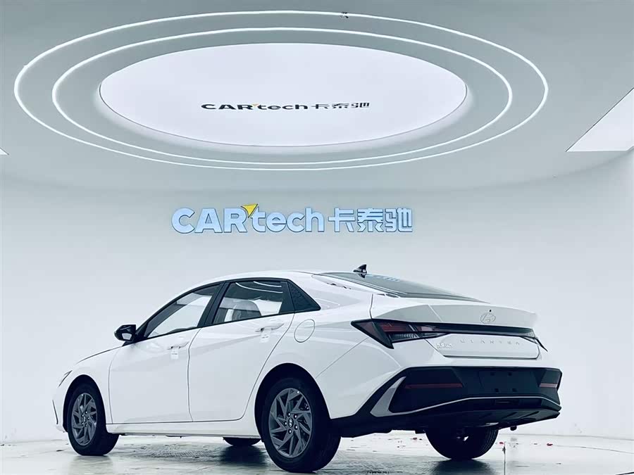 Hyundai Elantra imagen de coche #8