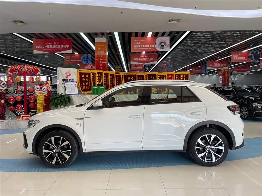 Volkswagen T-Roc 2024 car image #8