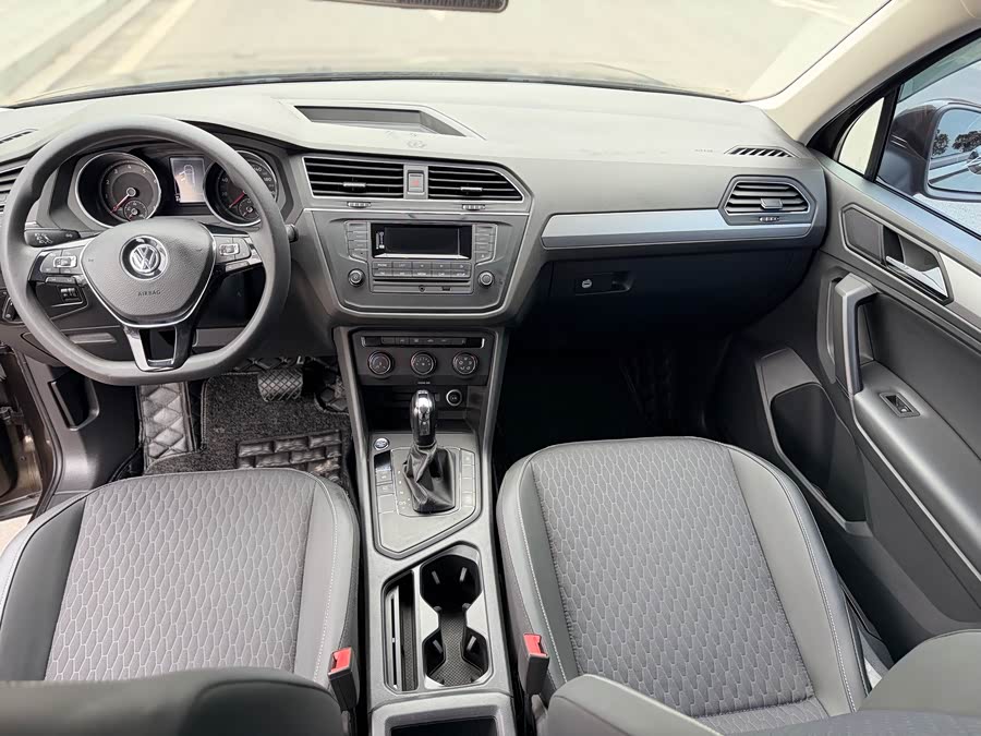 Volkswagen Tiguan L 2017 imagen de coche #8