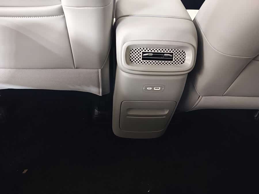 零跑汽车 零跑B10 2025 汽车图片 #8