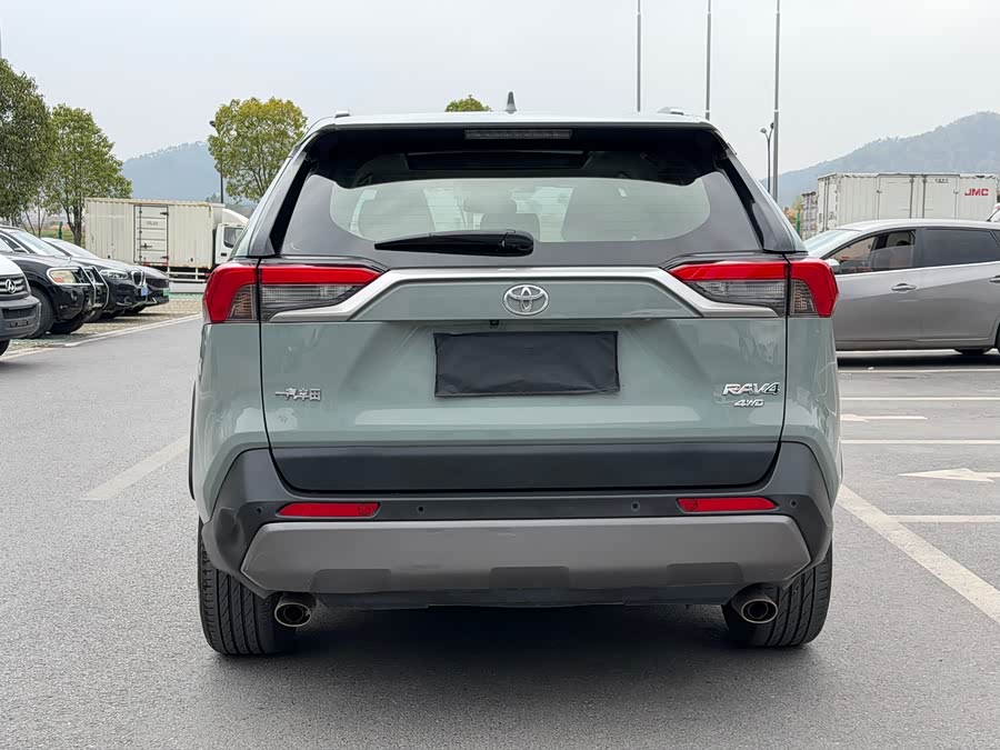 Toyota RAV4 2020 car image #8