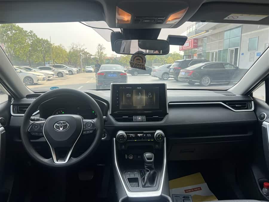 Toyota RAV4 2021 car image #8