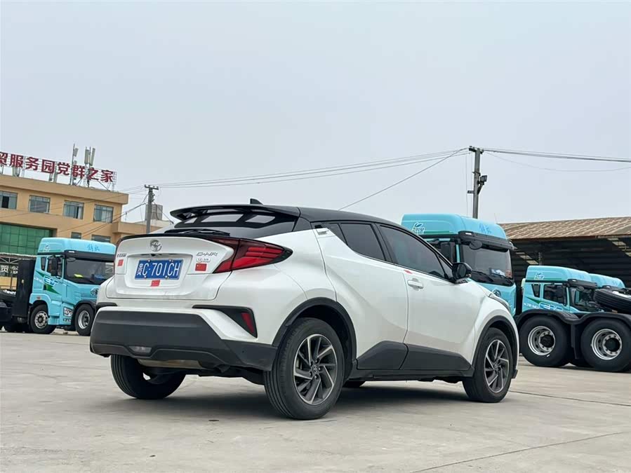 Toyota C-HR 2022 car image #8