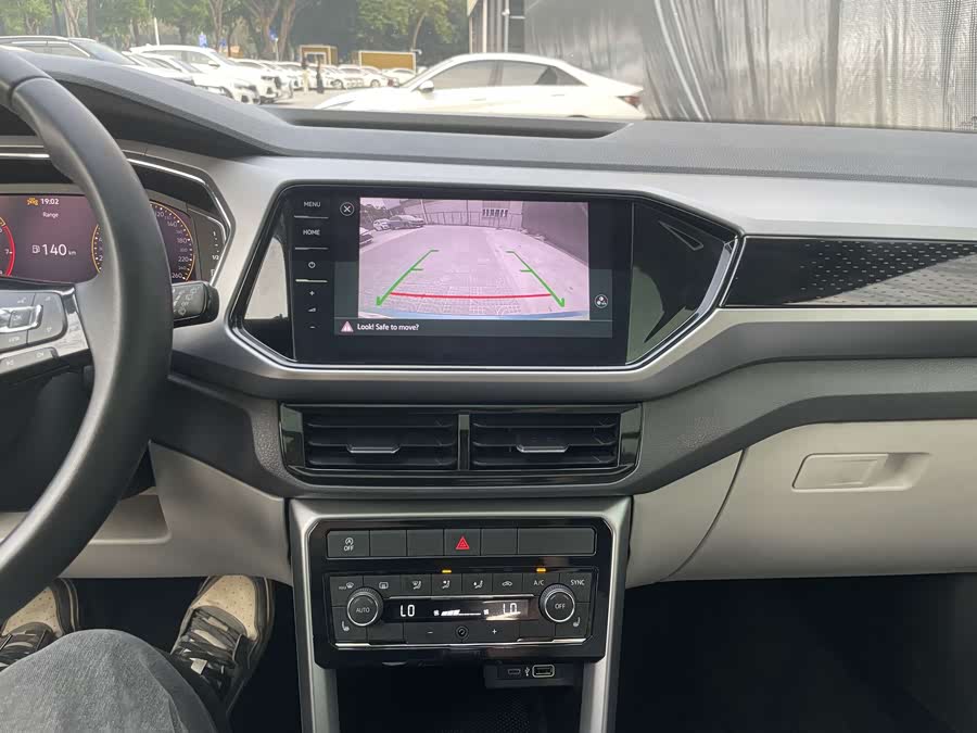 Volkswagen T-Cross 2022 car image #8
