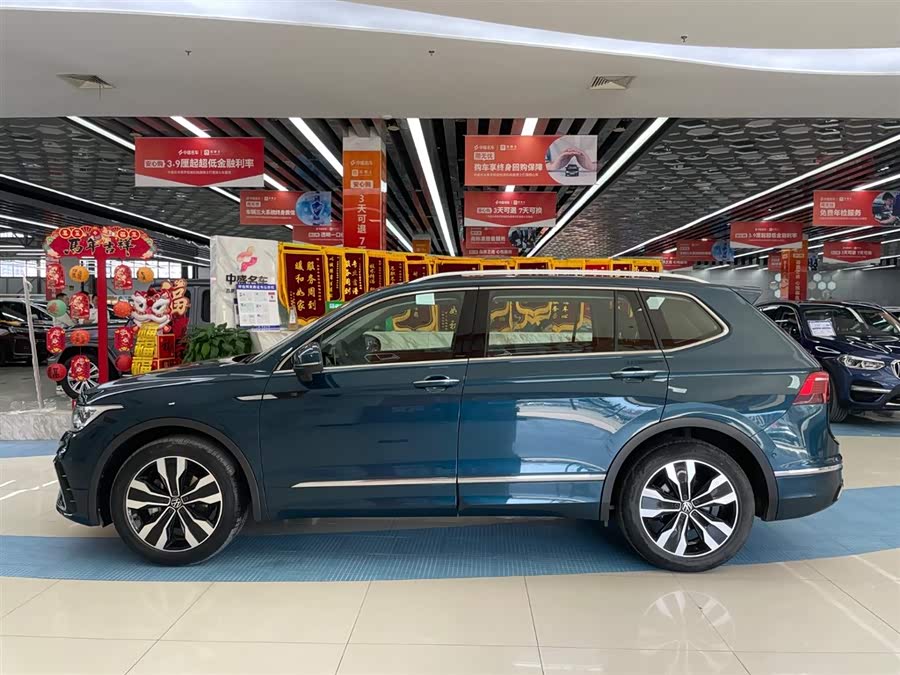 Volkswagen Tiguan L 2022 car image #8