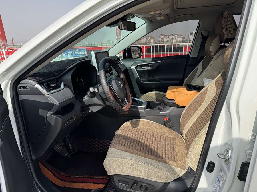 Toyota RAV4 2021 car image #8