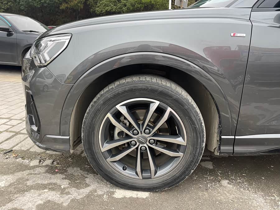 Audi Q3 2021 car image #8