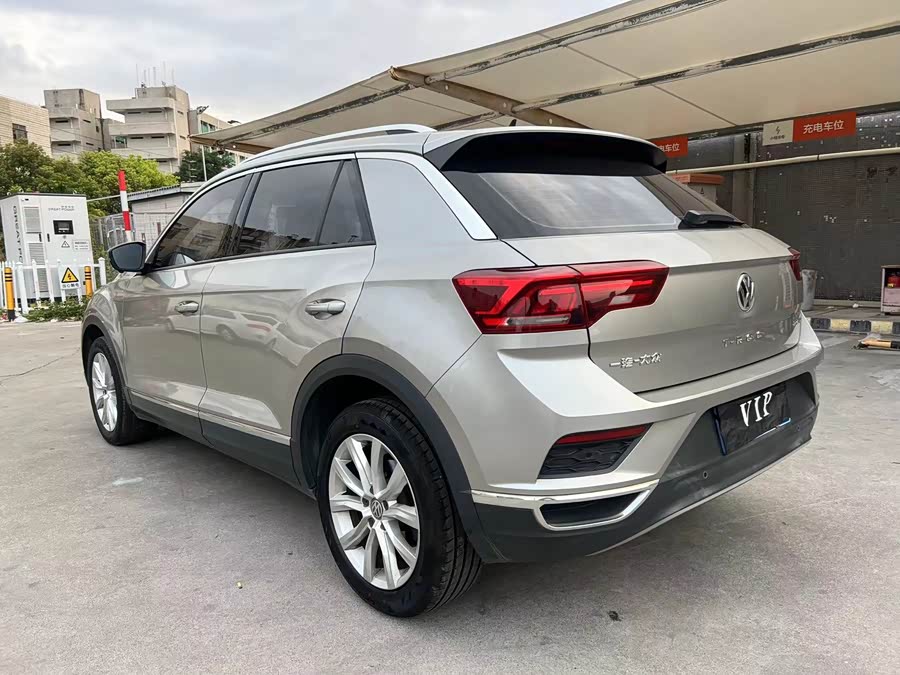 Volkswagen T-Roc 2020 car image #8