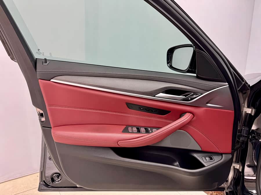 BMW 5 Series 2020 immagine di auto #8