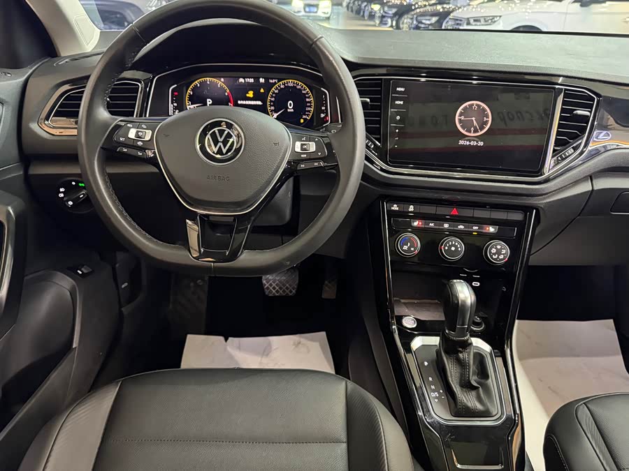 Volkswagen T-Roc 2022 car image #8