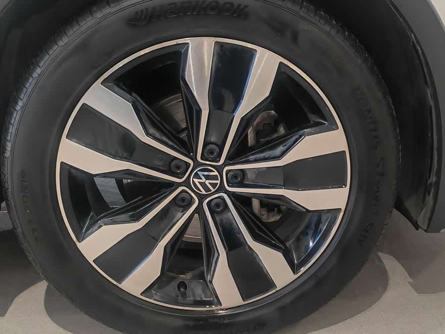 Volkswagen Tiguan L 2023 car image #8