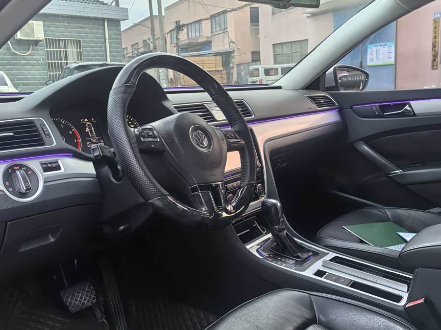 Volkswagen Passat 2011 изображение автомобиля #8