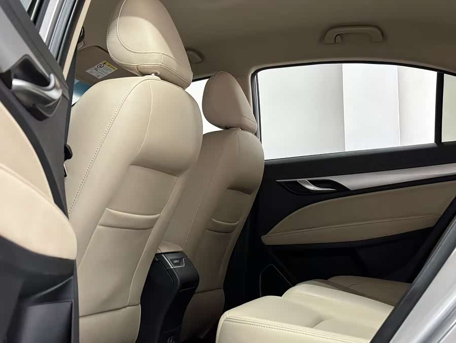 GEELY Emgrand 2019 car image #8