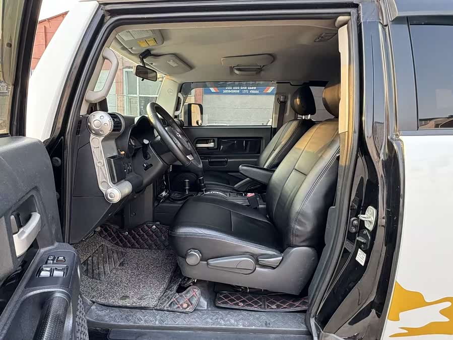 Toyota FJ Cruiser 2008 immagine di auto #8