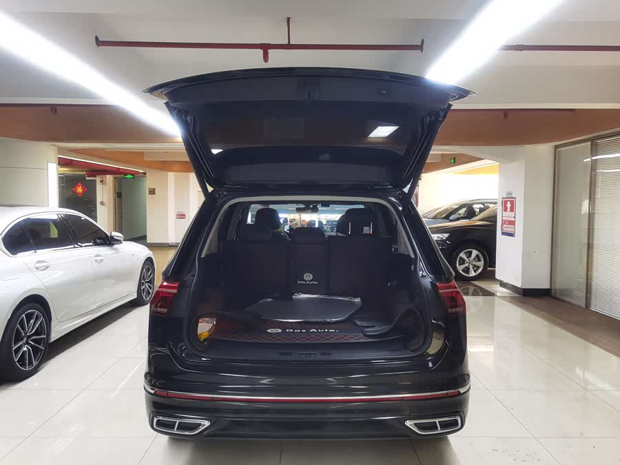 Volkswagen Tiguan L 2023 car image #8