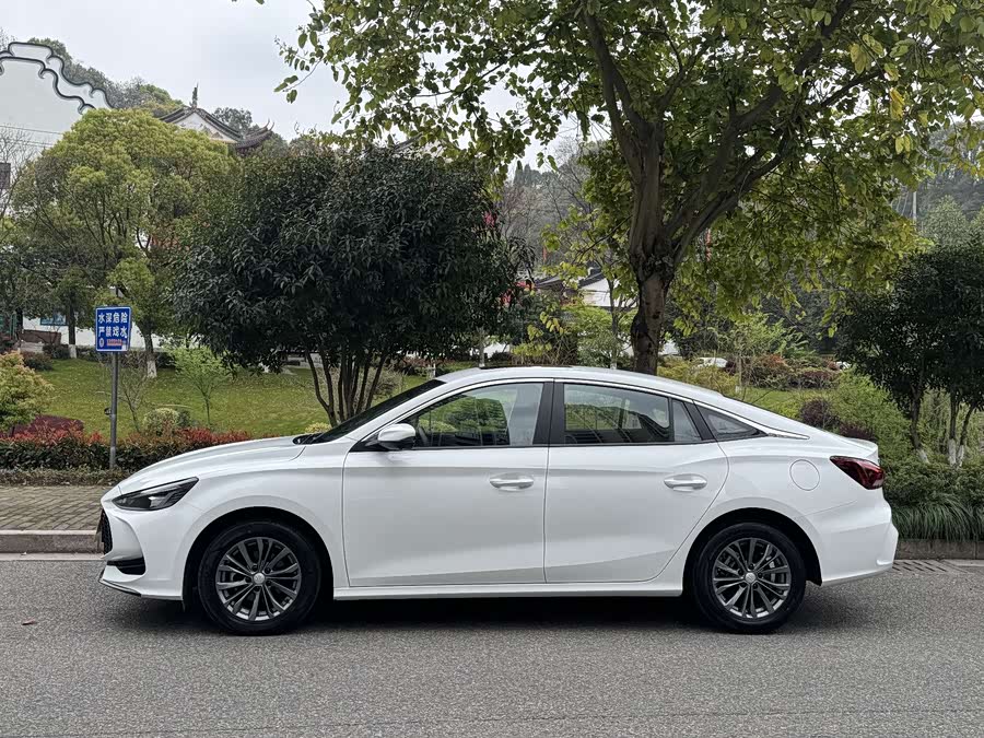 MG 5 2024 car image #8