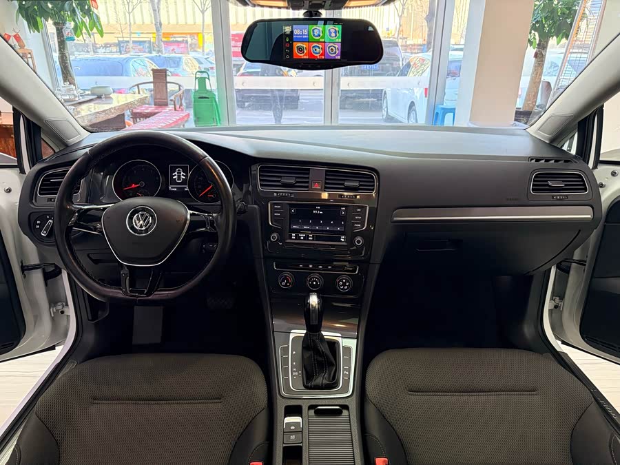 Volkswagen Golf 2017 car image #8